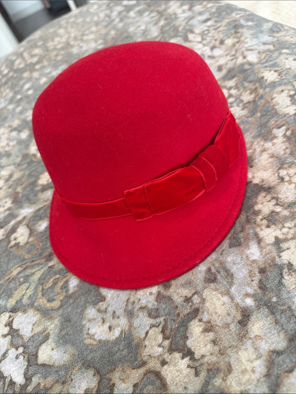 Kids Red Felt Bow Cloche Hat